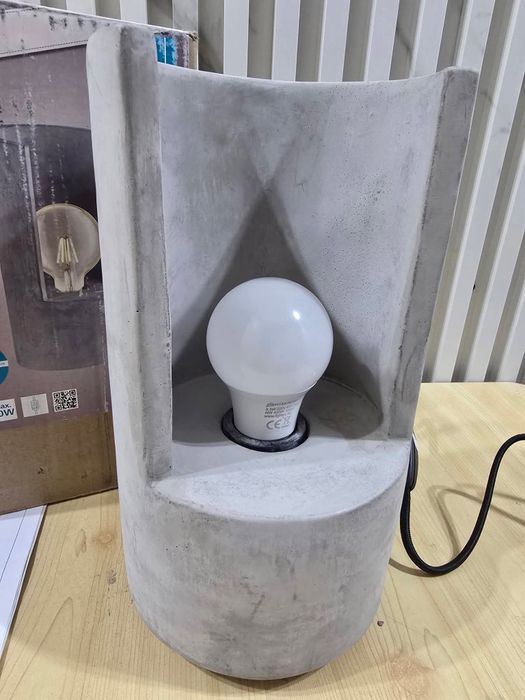 Монофоничната настолна лампа Eglo Lighting Lynton