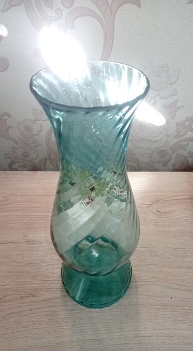 Продам вазу для цветов