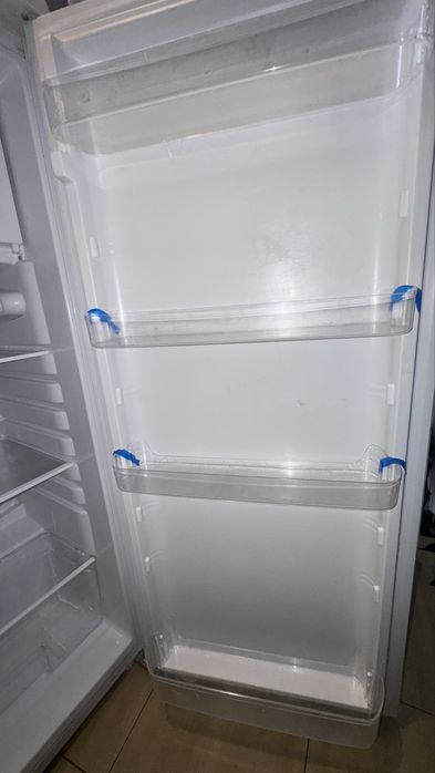 Хладилник NEO работи