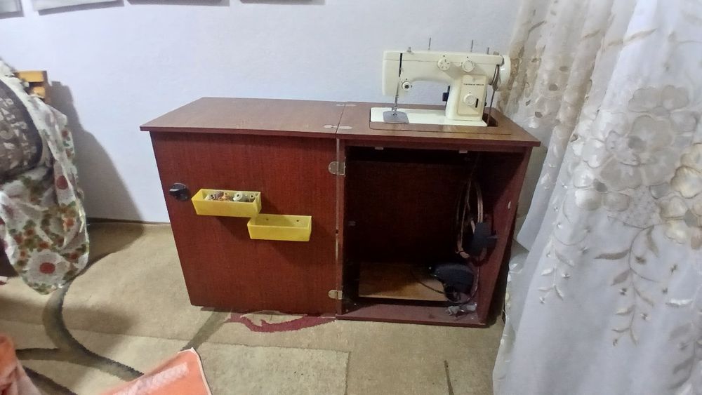 Швейная машинка Чайка