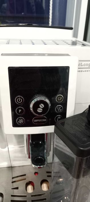 Кафе автомат Делонги бяла