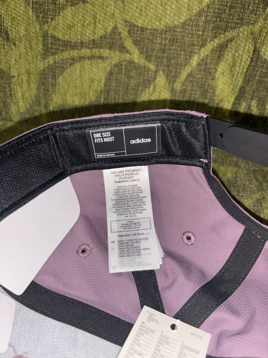 НОВИ шапки с козерка Adidas