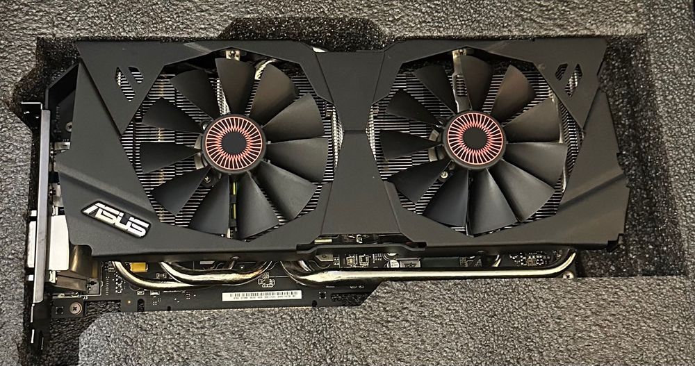 ASUS ROG STRIX GeForce GTX 980 OC 4GB – пълен комплект