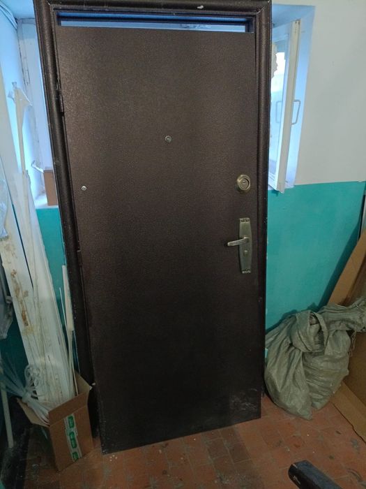 Продам дверь б/у