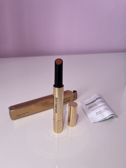 Hourglass Phantom Volumizing Glossy Balm