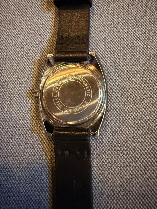 Vand 2 ceasuri ELVES (rusesc ) si Mortima Starmaster(frantuzesc)