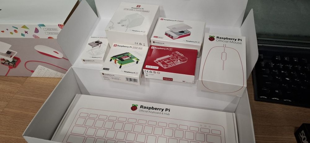Raspberry Pi 5 desktop kit 8gb