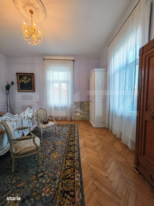 Cladire istorica, apartament 2 dormitoare, decomandat, zona Sinaia