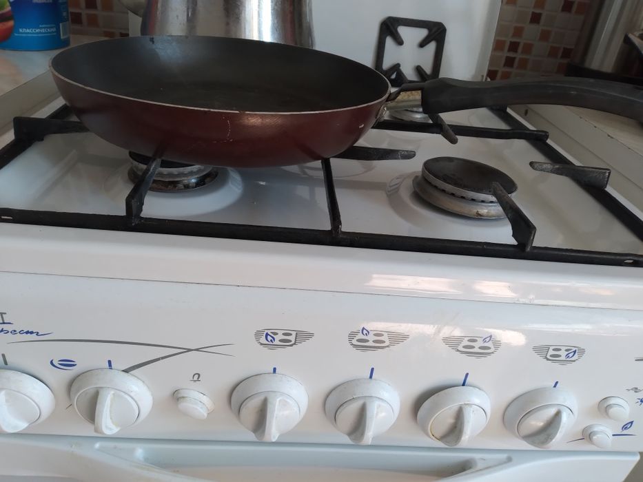 Продам сковороду с антипригарным покрытием