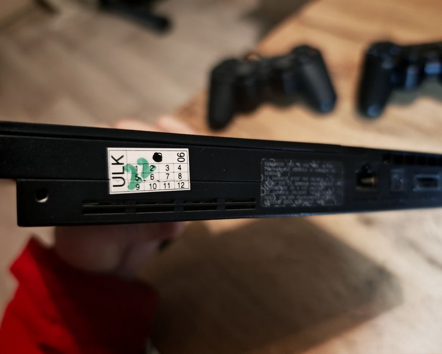 Продам Sony PlayStation 2 Slim SCPH-70004