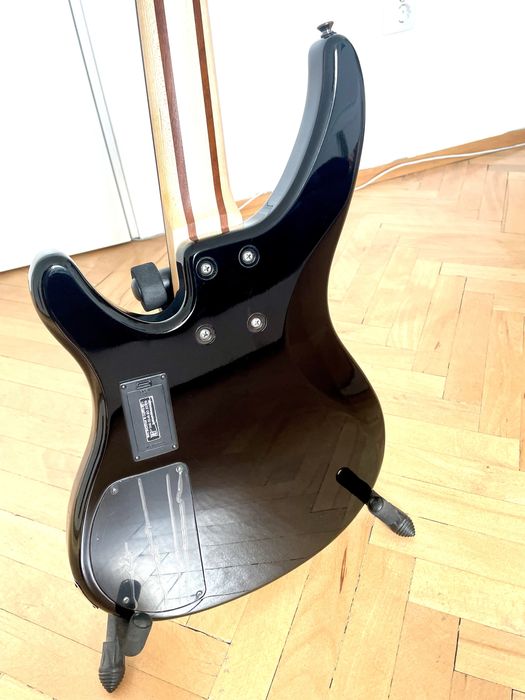 Yamaha TRBX304 Black + Fender калъф + нов комплект D’Addario струни