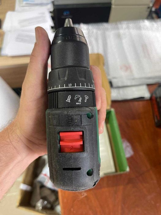 Filetanta cu percuție Bosch UniversalImpact 18V-60 (fără baterie, sistem de 18 volți, în ambalaj din carton)