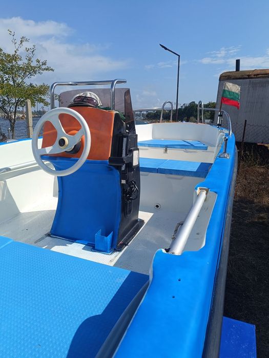 Продавам лодка YERLYURT-КОЛЕДНА  промоция