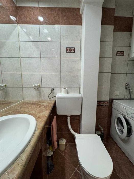 Дава се под наем Двустаен апартамент в Пловдив, Младежки Хълм - 61 кв.м за 214.2 € - Снимка #1