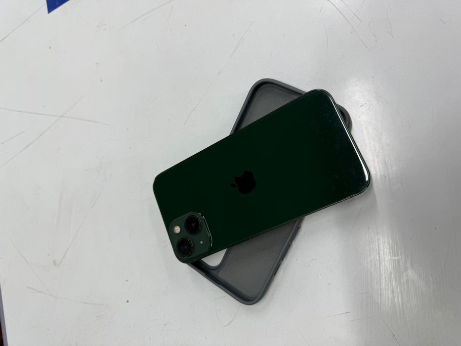 Продам Iphone 13