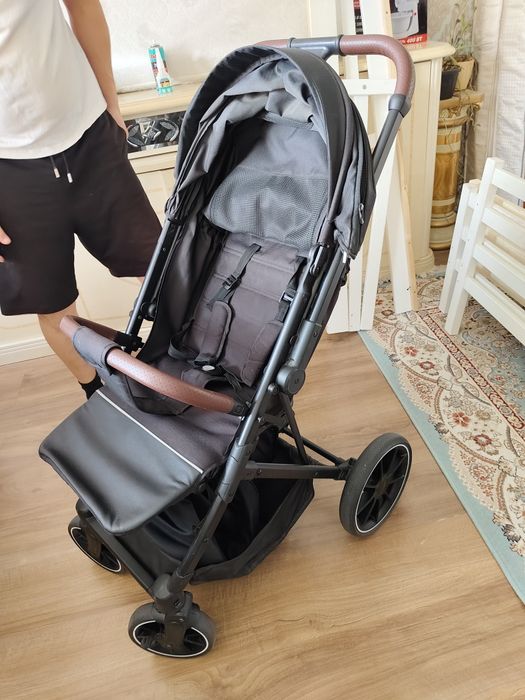 Новый Коляска прогулочная