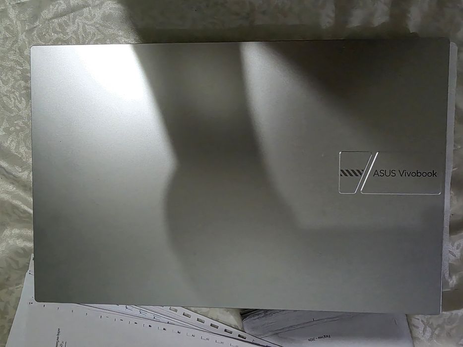 Asus vivobook sotiladi