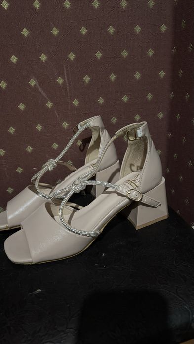 Продам женский туфли можно обмен на растилелный масло 5 л