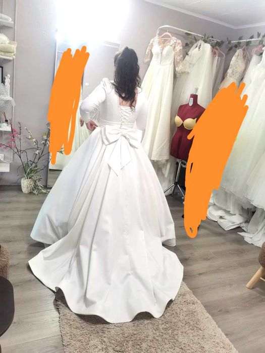 De vânzare rochie de mireasă făcută la comandă. Cadou cerc și voal