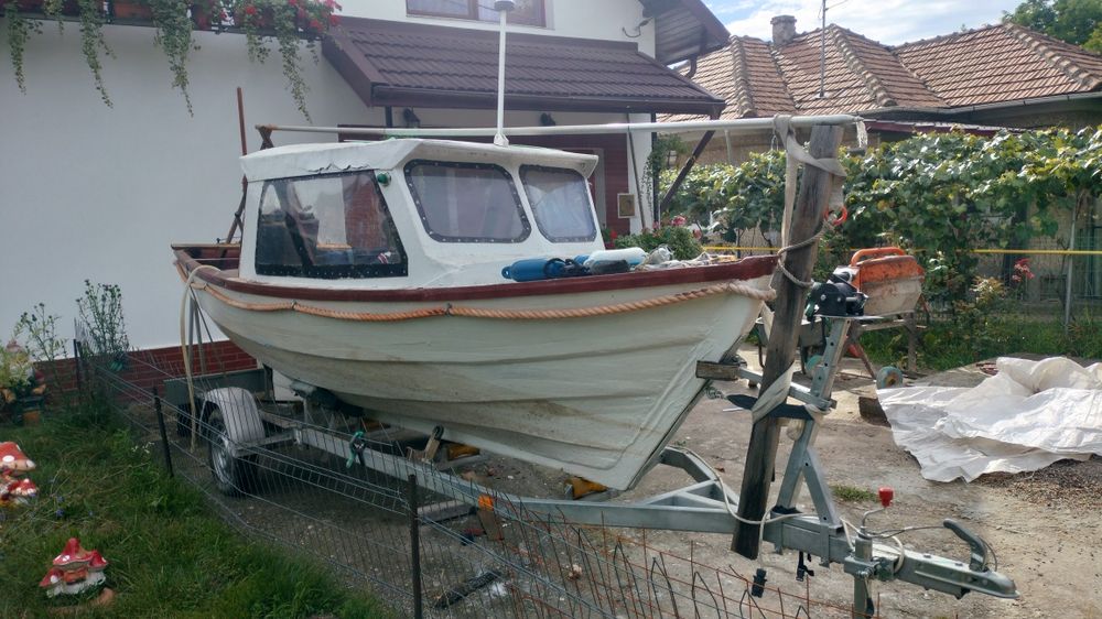 Barca cu motor diesel