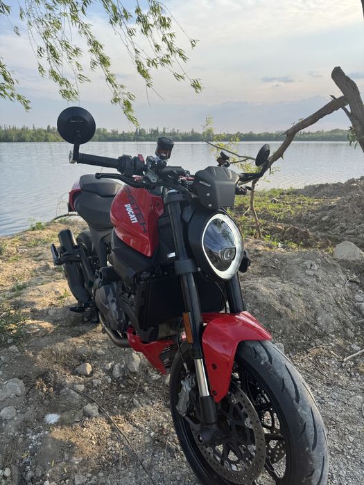 Ducati Monster 937 +