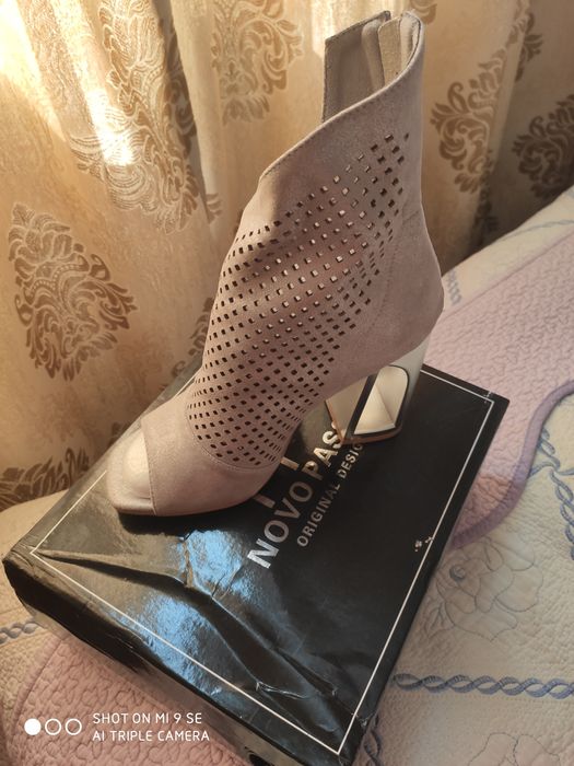 Продам босоножки