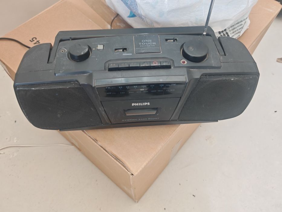 Radiocasetofon Philips 1990 + cadou