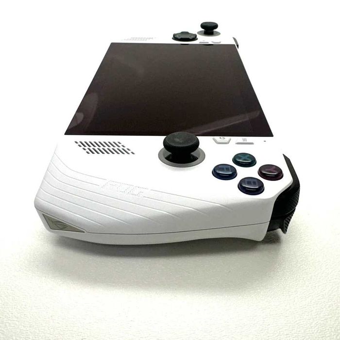 СПЕШНО! Asus ROG Ally Z1 Extreme – НАМАЛЕНА ЦЕНА 850 лв.