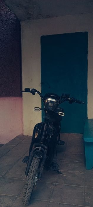 Продаю скутер  или обмен на айфон