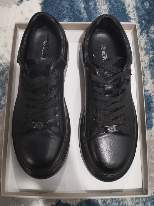 Vând pantofi sport benvenuti