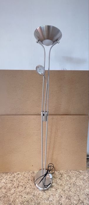 Стояща лампа (торшер) с допълнителна лампа за четене