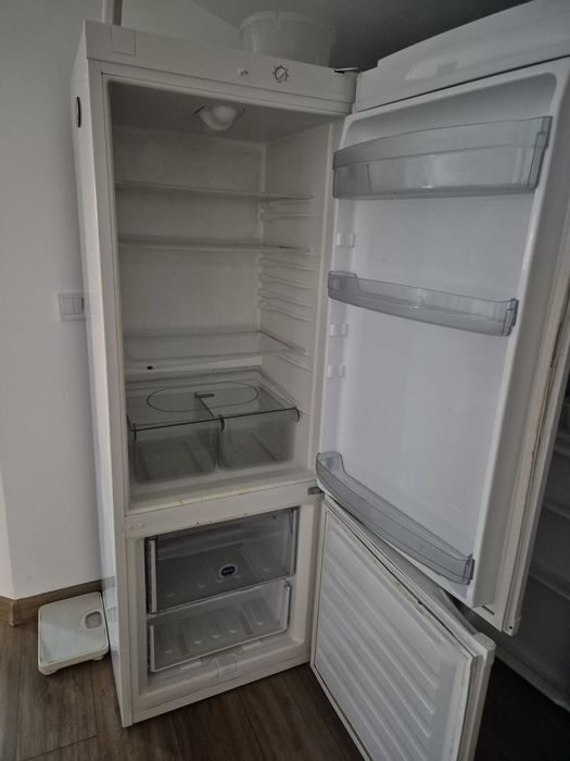 VAND doua frigidere, Whirlpool si Select