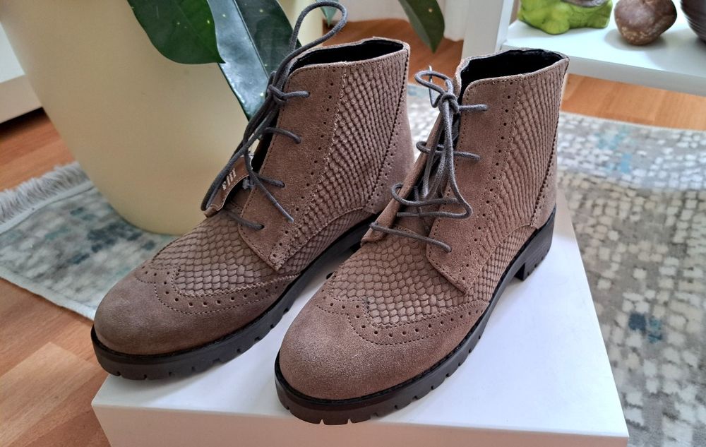 Pantofi, botine din piele cu siret