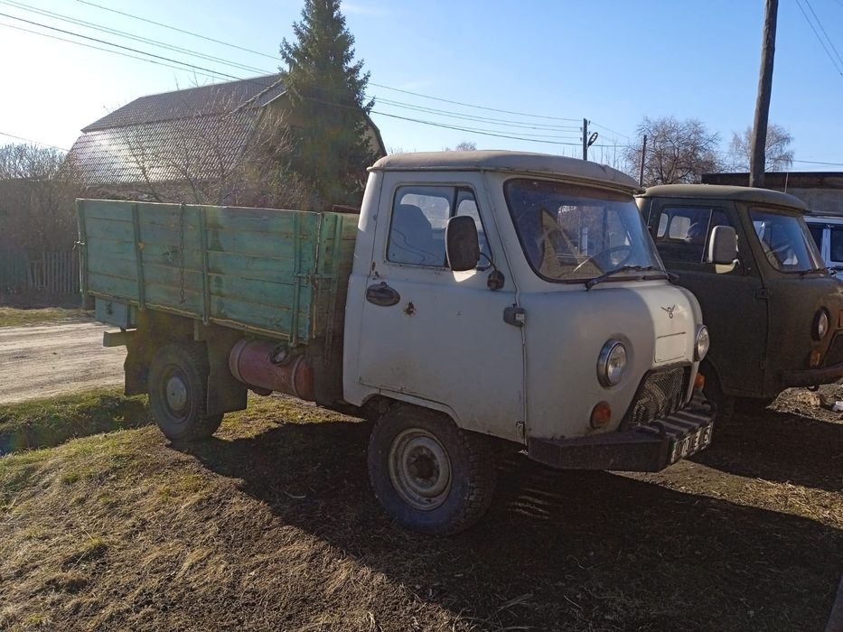 Продам авто уаз бортовой