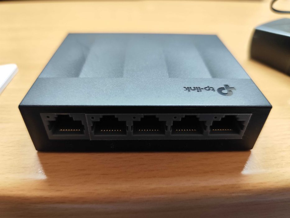Комутатор Switch tp-link LS1005G