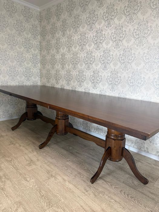 Продается стол деревянный