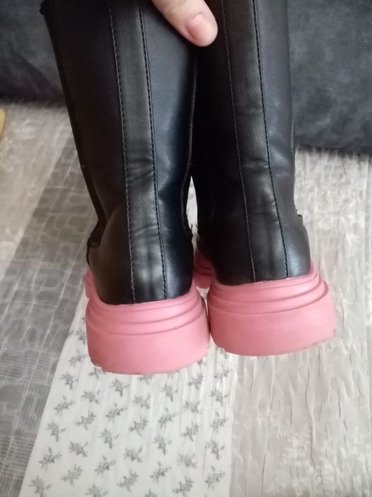 Cizme 35 negre  cu talpa roz