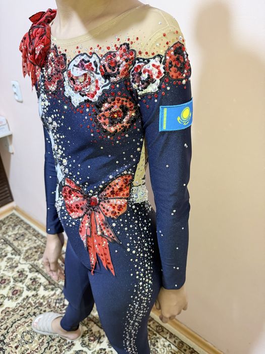 Продам гимнастический купальник