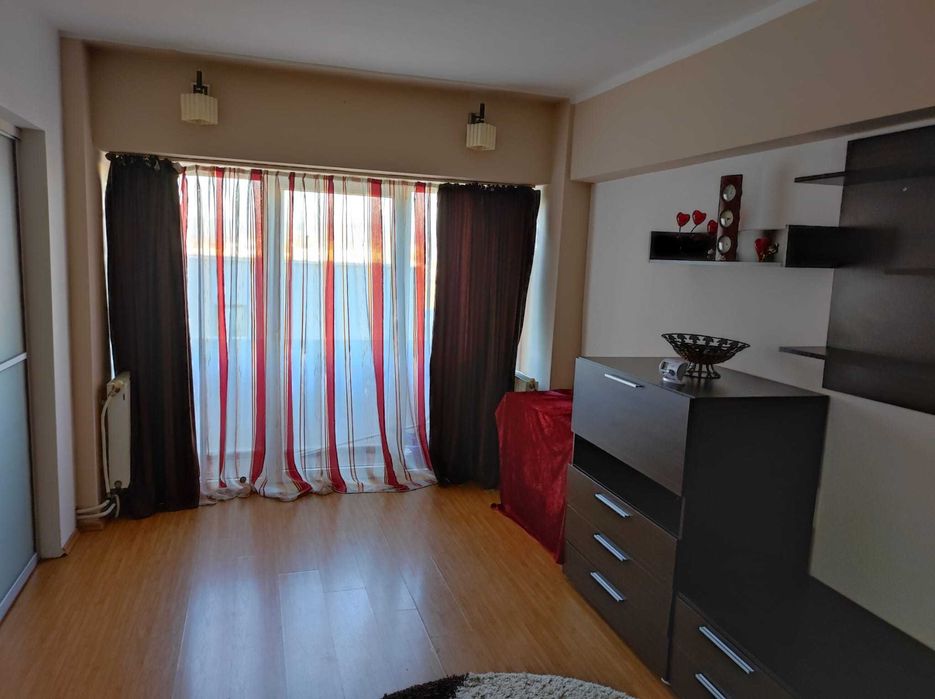 Inchiriez apartament