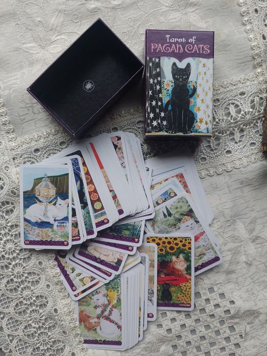 Оригинални  Pagan Cats и Llewellin Tarot MINI