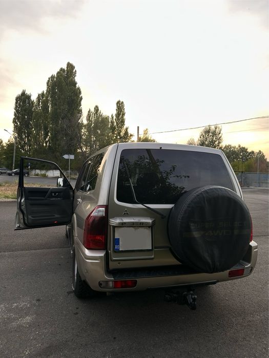 mitsubishi pajero 2004 long