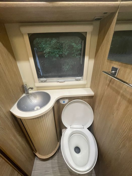 Schimb Autorulota Rimor Seal 695 cu camper van de fabrica