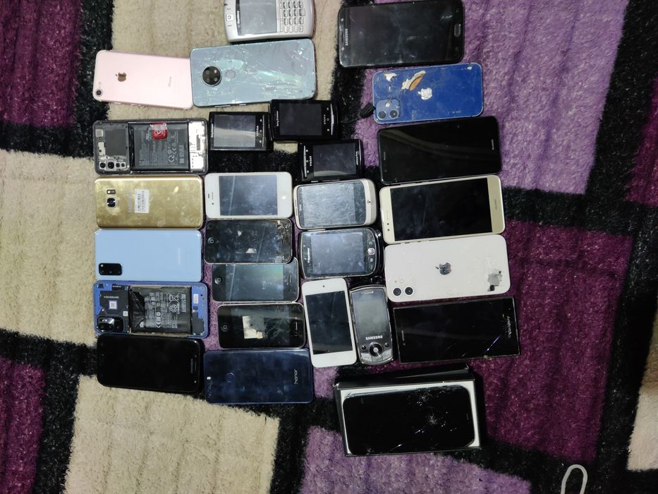 Vând telefoane de piese