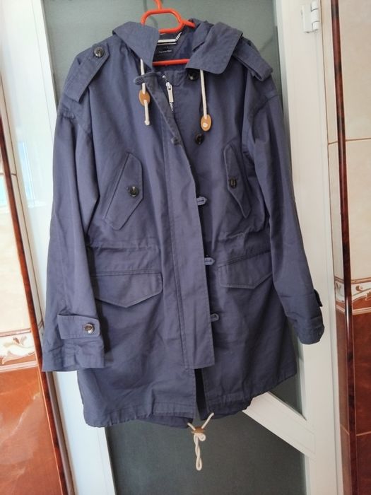 Jacheta  Parca Tommy Hilfiger  Originală-Bleumarin- stare  excelenta.