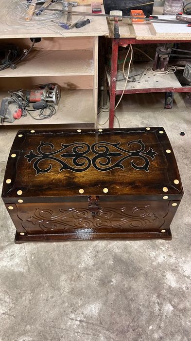 Сундук из дерева