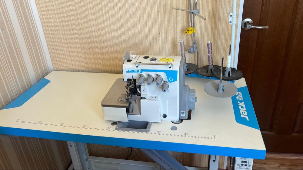 Продам Оверлог jack E3