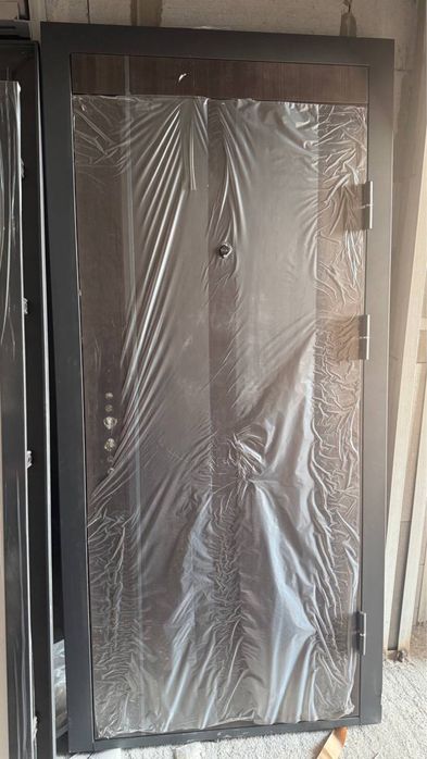 Продаётся железная входная дверь!!!