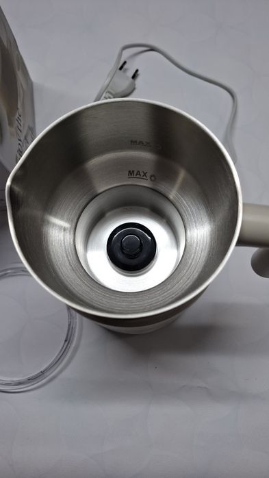 Индукционен разпенител за мляко SEVERIN Spuma Lite SM 3589.