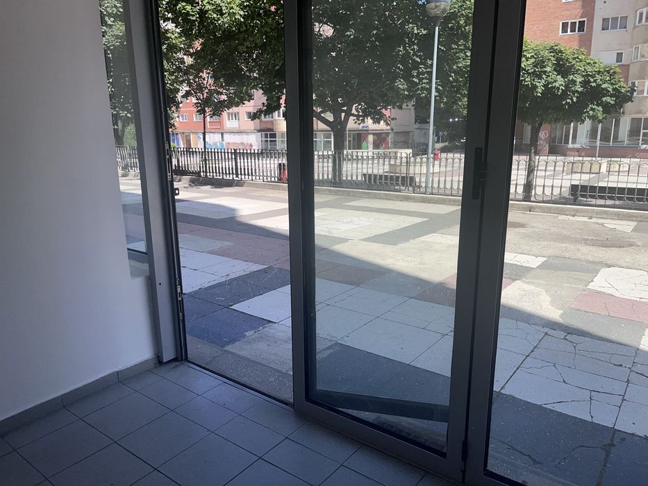Vand spatiu comercial la parter, Racadau, 105m2
