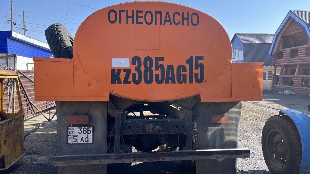 Продам зил заправщик